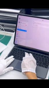 iPad Air 4 5 6 - Pro 11 2020 2021 2022 M1 M2 Keyboard + Case Magic Magnetic Flipcase Casing Cover Tablet Wireless Nirkabel Bluetooth Rechargeable Standing Bookcover Kulit Anti Air Hitam Black Putih White