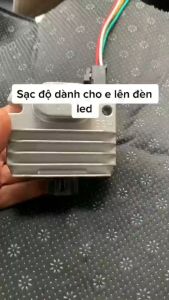 Sạc Độ Xe Máy HSB Thông Minh: Tự Ngắt Khi Đầy và Điều Chỉnh Dòng Sạc Tự Động