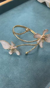 HQIANGDA Gold Color Floral Open Cuff Armlet Enamel Glaze Craft Metal Open Arm Ring Flower Cuff Bracelet Gifts