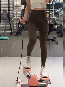 [COD]Mini Stepper V-Shape Stepper Alat Olahraga Pembakar Lemak Walker Fitness Gym Air Climber Membakar kalori alat olah raga alat latihan otot kaki dan pinggang peralatan kebugaran pembakar lemak