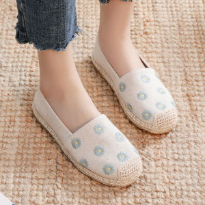 Womens Flat Slip-On Shoes Breathable Linen Thin Tendon Bottom Fishing Shoes Embroidered Floral Country Style Casual Footwear