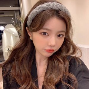 New 2025 Autumn Winter Red Twisted Braid Wool Hairband High Hairline Face Wash Hair Clip New Year Headwear Korean Style Fashion Accessories