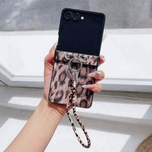 For Samsung Z Flip7 ZFlip6 Fashion Leopard Print Fold Phone Case for Galaxy Z Flip 3 4 5 6 7 Flip7 FE Wrist Strap Leather Cover