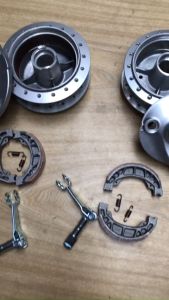 ĐÙM-MAY Ơ VÀ MÁ ĐÙM TRƯỚC SAU HONDA DREAM THÁICÚP 81 82 DD DH CITY WIN CD 67(VỚI ĐÙM VÀ MÁ ĐÙM SAU) GẮN LÊN ZIN THEO XE