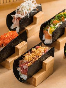 Creative Sushi Roll Handheld Wood Rack Plate Rectangular Shaped Japanese Style Rectangular Wooden Plate for Casual Dining