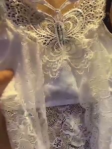 สายเดี่ยวลายลูกไม้ ด้านหลังลายผีเสื้อ มีฟองน้ำสามารถถอดเปลี่ยนได้ ผ้านิ่ม ไม่คัน มี 2 สี พร้อมส่ง จากไทย