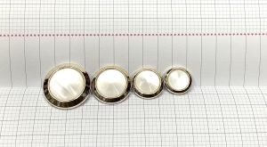 5 nút vét trắng bọc xi vàng có 4 size.