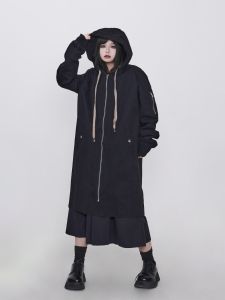 แจ็คเก็ตแบบมีฮู้ดแขนยาวสีดำ ทรงหลวม ดีไซน์ซิป ดีไซน์สายเดี่ยว แจ็คเก็ตฤดูใบไม้ผลิ 2025 ของ Hidden Find ใหม่ล่าสุด
