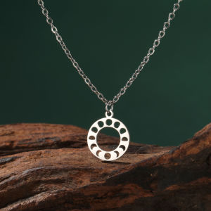 Skyrim Hollow Ring Sun Moon Pendant Stainless Steel Necklace Womens Fashion Simple Wedding Gift Jewelry Gift New