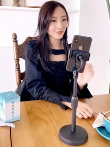 Universal Telescopic Adjustable phone stand Holder Mobile phone desktop stand Live broadcast phone holder desktop (Pendirian meja telefon mudah alih)手机桌面支架