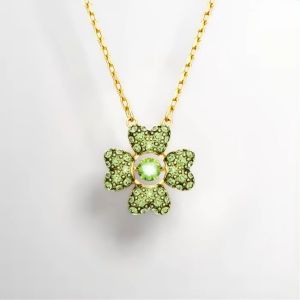 สวารอฟสกี้  จี้สร้อยคอ Idyllia  ใบโคลเวอร์ ขาว เคลือบโทนสีโรสโกลด์    สร้อยคอจี้เพชร. จี้ดอกไม้นำโชค ของแท้ 100% จี้ สร้อยคอเด็กผู้หญิง ของขวัญวันเกิด ของขวัญคำสารภาพ ของขวัญครบรอบปี เงินแท้ S925 จัดส่งรวดเร็ว