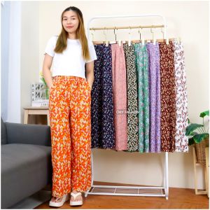 9911# กางเกงขายาว 9 ส่วน ทรงกระบอก พิมพ์ลายดอกไม้ ผ้าอัดพลีท ระบายอากาศ มีหลายสีให้เลือก