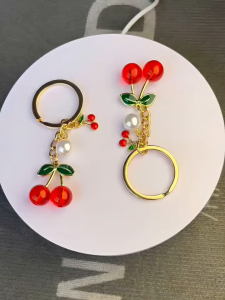 SERENITY 1pcs Creative Fruit Cherry Shaped Keychain Metal Green Leaf Keyring Women Car Key Pendant Friends Gift