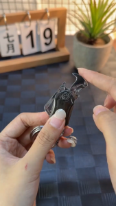 ที่เปิดขวด พวงกุญแจ สไตล์ใหม่ พวงกุญแจรถสร้างสรรค์ Gyro นิ้วโลหะ อเนกประสงค์จี้ มีด Keyfob