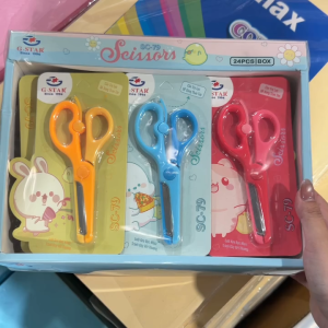 Kéo Học Sinh An Toàn Có Trợ Lực Bọc Nhựa Cute Dễ Dùng G-Star SC-79 ( màu ngẫu nhiên)