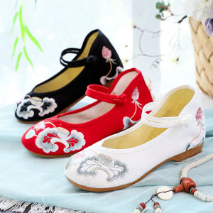 Han Chinese Clothing Shoes: A Guide to Vintage Low Heel Cheongsam Shoes & Embroidered Cotton Shoes