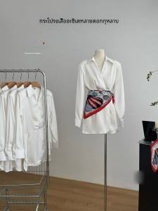 Rose Feel Acetate เดรสเชิ้ต กระโปรงสั้น คอวี สีขาว เดรส คุณภาพพีชโฮมเมด พื้นผิว ทันสมัย มินิมอล ดีไซน์