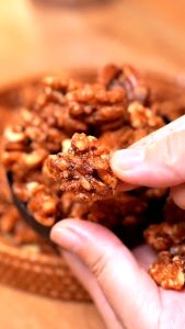 Mr.Squirrel Amber Walnuts 250g Honey snack Nuts And Dried Fruits Wholesale Wallnut Ready To Eat Snacks Package Set Filipino