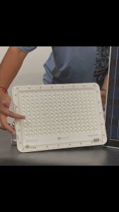 ไฟโซลาเซลล์ 500W ทำให้กับคุณเยาว์ การใช้งานไฟเซ็นเซอร์โซล่าเซลล์ สปอตไลท์ รุ่น Sola Cell LED สามารถใช้ได้กับร่างกาย, สวน, ประตู, บ้าน หรืองานได้