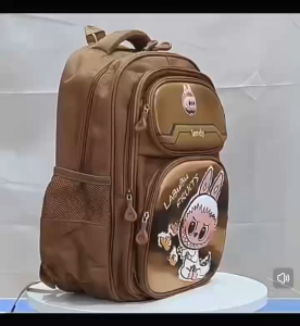 THREE ELEPHANTS LABUBU กระเป๋านักเรียนเด็ก ปกป้องกระดูกสันหลังนักเรียน ถูกหลักวิทยาศาสตร์ กระเป๋าเป้สะพายหลังกันน้ำ น้ำหนักเบา ความจุสูง เป้เดินทางสำหรับเด็ก เหมาะสำหรับเด็กนักเรียนทั้งเด็กชายและเด็กหญิง (แถมฟรี! กล่องดินสอ)