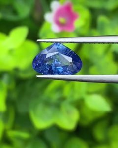พลอย ไพลิน Blue Sapphire 1.53 กะรัต (Cts.) พร้อมใบเซอร์ พลอยแท้ อัญมณีมงคลประจําวันเกิด เครื่องประดับพลอย