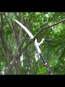 กรรไกรตัดกิ่งไม้ กรรไกรตัดกิ่ง กรรไกรตัดกิ่งไม้สูง การออกแบบรอกช่วยประหยัดแรงในการตัด และแกนยืดไสลด์มีความยาว 3/4.5 เมตร กรรไกรตัดกิ่งด้ามยาว สำหรับตัดกิ่งไม้สูง ตัดกิ่งไม้ตัดกิ่งไม้สูง