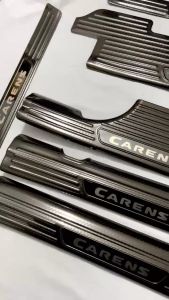 Ốp Bậc Cửa Nẹp Bước Chân Carbon Xe KIA Carens 2023-26 Form Mới Mẫu Vân Carbon Cao Cấp Sẵn Keo Dán 3M