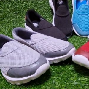Sepatu slip on wanita sneakers kanvas import murah berkualitas ringan senam jogging running terbaru