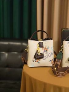 WAGGH Fashion Tas Selempang Wanita Barang Import slingbag Cewek Free Gantungan