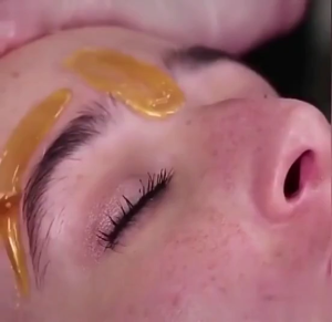 Sáp tẩy lông có 3 loại: 100g 300g 500g dạng hạt cứng. Dùng tẩy lông không đau ở nhiều vị trí như chân tay bikini nách cả nam lẫn nữ đều dùng được.