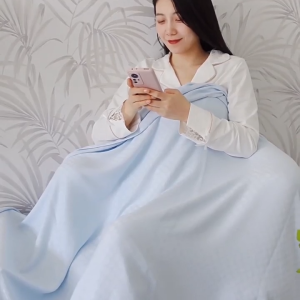 ผ้าห่มเย็น ผ้าห่มไหมน้ำแข็ง ผ้านวมฤดูร้อน แบบเย็นเส้นใยไผ่ ระบายอากาศ เก็บความอบอุ่นได้ดี 3 ฟุต 4 ฟุต