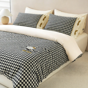 T-B-H | Hello Kitty Design 4-Piece Bedding Set Cotton Satin Print