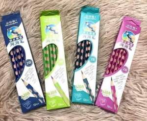 Hộp 12 cây viết chì định vị ngòi chì 2B cho nét chữ đậm và chuốt không gãy tặng kèm 1 cái chuốt cho bé