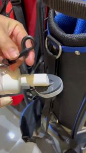 แปรงพร้อมกระบอกฉีดน้ำ ทำความสะอาดหน้าไม้กอล์ฟ พร้อมคลิปตะขอ ส่งจาก กทม.