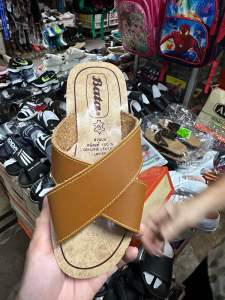 Bata บาจา รองเท้าแตะ รองเท้าส้นแบน รองเท้าแตะแบบหนีบ แตะบาจา รองเท้าฮิต สีน้ำตาล