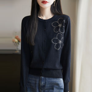 เสื้อคาร์ดิแกนถักผ้าขนสัตว์สำหรับผู้หญิงระดับไฮเอนด์ ทรงเข้ารูป สไตล์ใหม่ ฤดูใบไม้ผลิ 2025 เสื้อคลุมกันหนาวแขนยาวคอโปโล