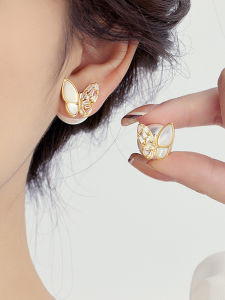 ต่างหูไข่มุกรูปผีเสื้อแบบสองด้านทันสมัย แฟชั่น ต่างหูรูปแมลงสัตว์ประดับทองคำสำหรับผู้หญิง