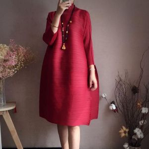 Elegant Large Size Loose Silhouette Midi Dress for Women in Autumn 2025 with Pleated Detail Chinesebrands Online Commerces Simplified Elegant Fashion