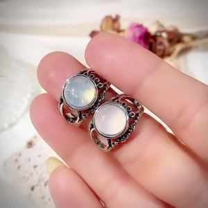 Huitan Sweet Women Ring Pink Bead Stone Aesthetic Party Accessories Engraved Design Vintage Lady Temperament Daily Jewelry