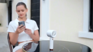 Quạt làm mát bán dẫn USB có thể sạc lại ngoài trời leo núi khóa cầm tay mini di động tốc độ cao quạt nhỏ turbo fan handheld