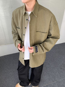 แจ็คเก็ตยีนส์ชายสไตล์อเมริกันย้อนยุคพร้อมหางม้าและกระเป๋าทรงหลวมสำหรับใส่ไปทำงานในเมือง