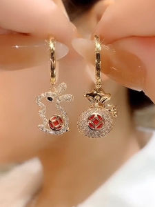Fashionable Asymmetric Rabbit Earring Womens Fashion Jewelry Personality Display New Years Trendy Ear Clip Gold Plating