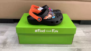 Giày sục crocs chuẩn xịn chống hôi chân nhựa tế bào êm mềm dẻo bền đi mưa lội nước đi biển cho trẻ em hình Tên Lửa