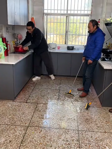 Chổi cọ vệ sinh nhà tắm cọ sàn tường gạch men bàn chải cọ đa năng cán dài kèm gạt nước tiện dụng My Home DN512