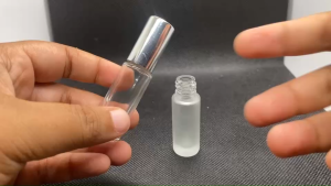 ขวด 5 มล. (50 ใบ) แก้ว กลม+ลูกกลิ้ง+ฝา (GW.=1.300 Kg.)