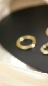 ต้องการผมูกลมเหล็กไททาเนียมสำหรับผู้ชายและผู้หญิงแฟชั่นสไตล์เกาหลี ต่างหูห่วง ต่างหูห่วงขนาดเล็ก ชุด 1 ชิ้น