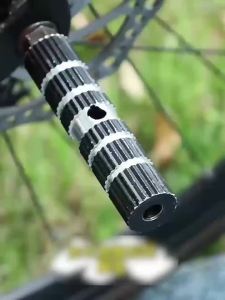 TOSUOD | TOSUOD 1 Pair 3/8 Inch Bike Axle Foot Pegs Non-Slip Aluminum Alloy Wearproof BMX Cycling Foot Rest Pegs