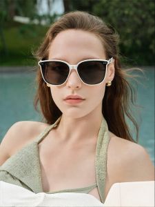 HELEN KELLER | UVA UVB Blocking Stylish Female Sunglasses