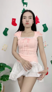 ชุดเซ็ต เสื้อแขนสั้นลูกไม้+กระโปรงผ่าลายโปร่ง สไตล์เรียบหรู