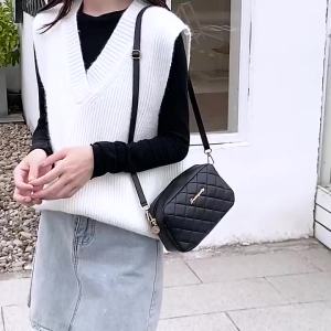 Túi Đeo Chéo Nhỏ Thêu Họa Tiết Lingge Thời Trang Phối Tua Rua Dây Xích Dành Cho Nữ Chất Liệu Chính Là Lông Giả.